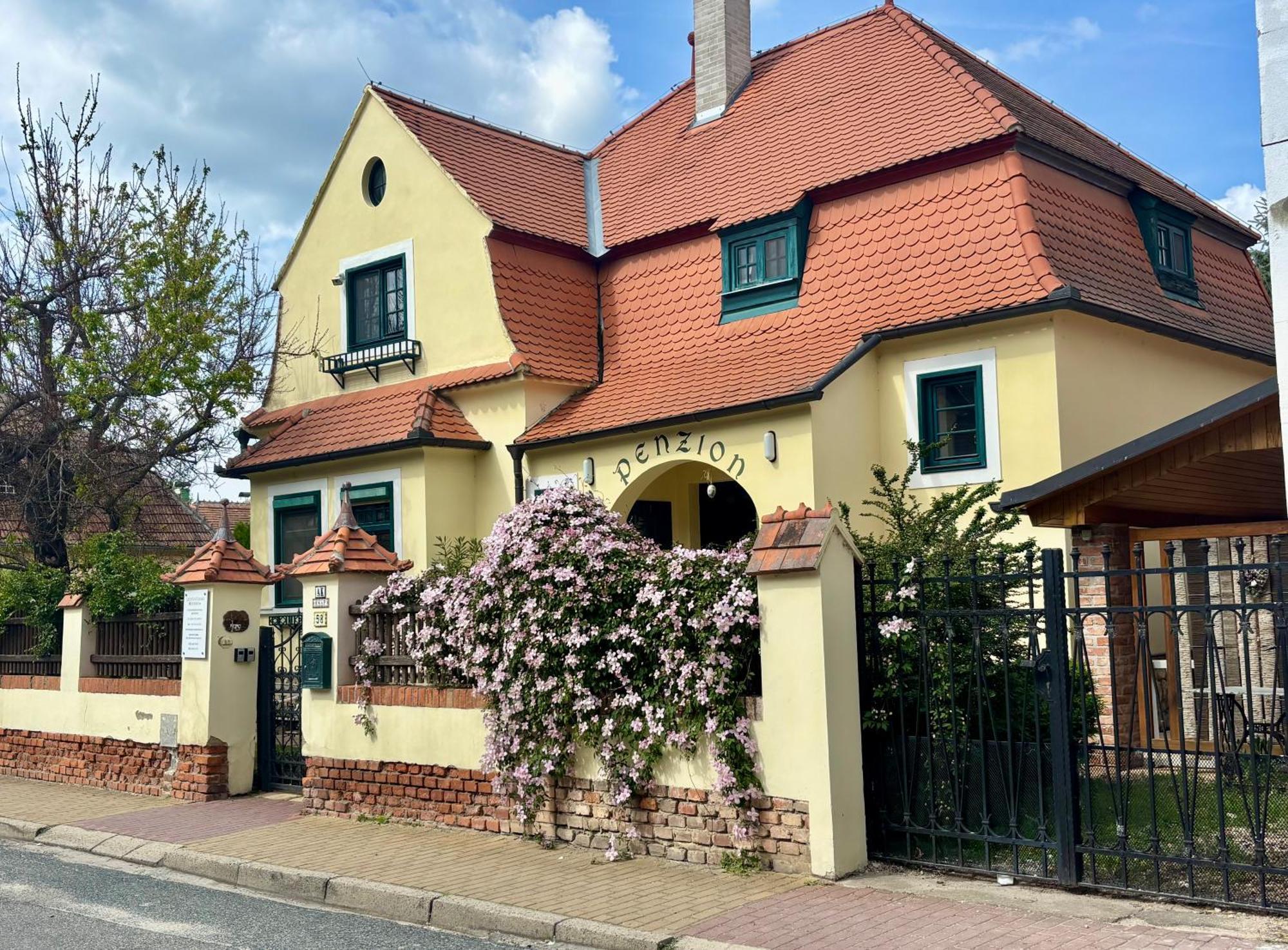 Lichtenstejnske Domky Леднице Екстериор снимка
